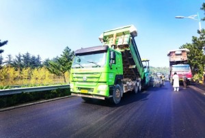 S201威東線（機(jī)場(chǎng)路）路段，預(yù)計(jì)10月20日路面主體完工